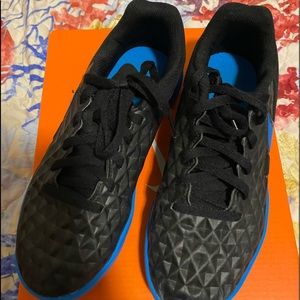 Nike indoor soccer size 3Y